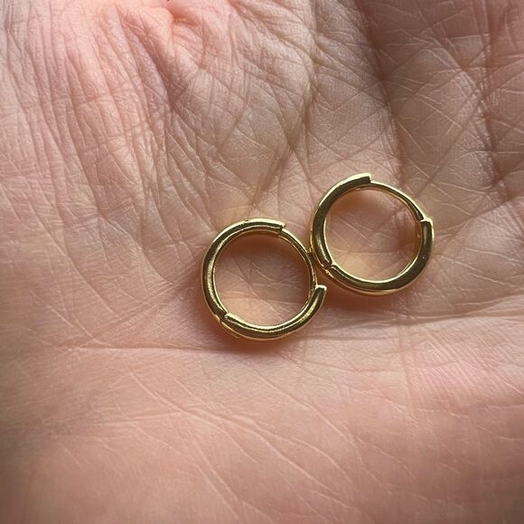 Huggie Hoop Earrings • Minimalist Earrings • Dainty Earrings • Delicate … - Picture 6 of 8